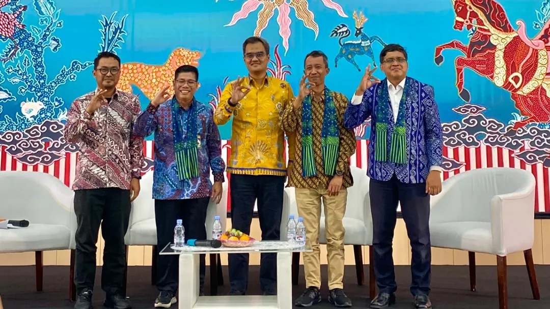 Hybrid Talkshow "Digital Implementation to Increase Productivity in the Batik Industry"