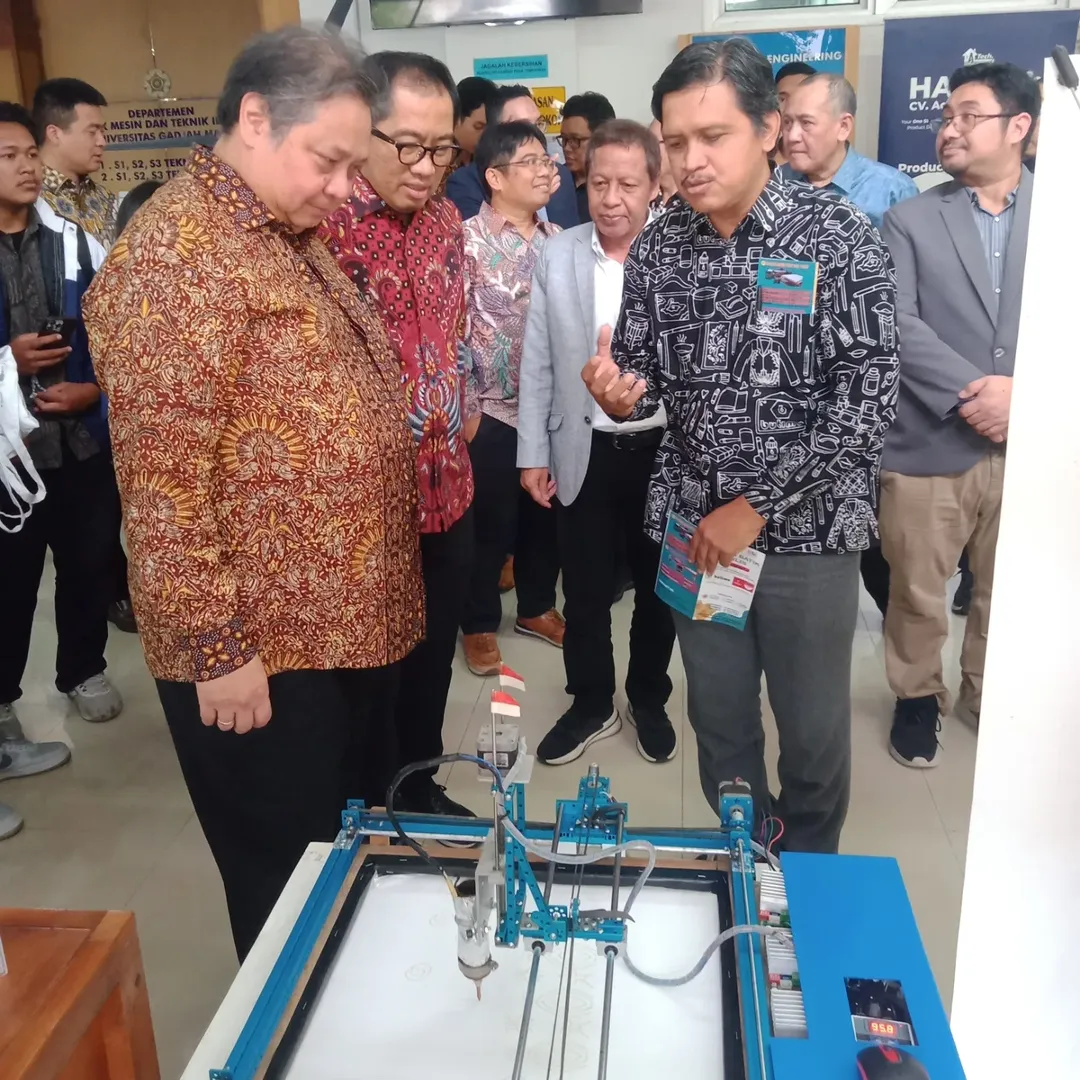 Back to Campus "Visit of the Coordinating Minister for the Economy Dr. (HC) Airlangga Hartarto and Deputy Minister of Industry Faisol Riza to DTMI FT UGM."