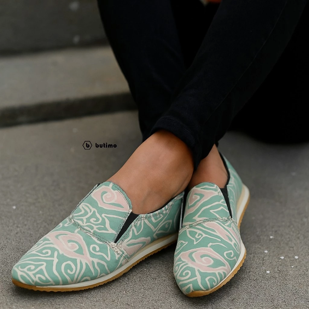 Sepatu Wanita - Sepatu Batik Slip On - Sneakers Wanita