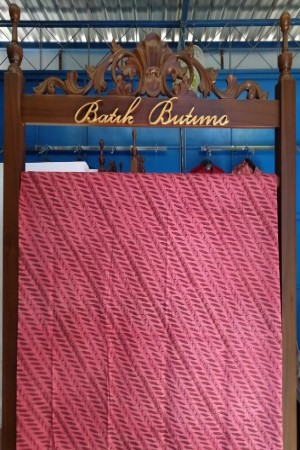 Parang Cap Batik Fabric (Maroon)