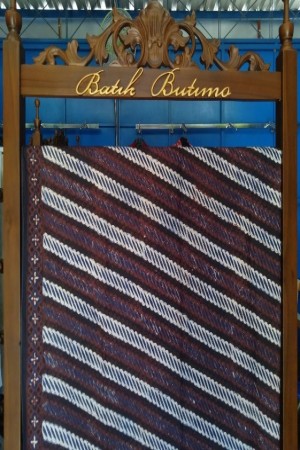 Parang Cap Batik Fabric (Brown)